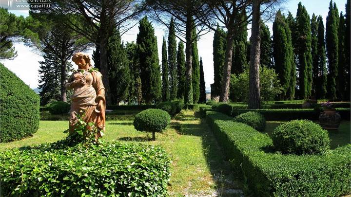 V1717 TENUTA 130h Con Villa Medicea Zona FI