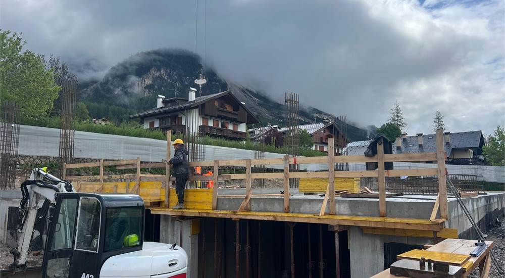 Cantiere Le Baite del 4.5.25 Le prime colonne