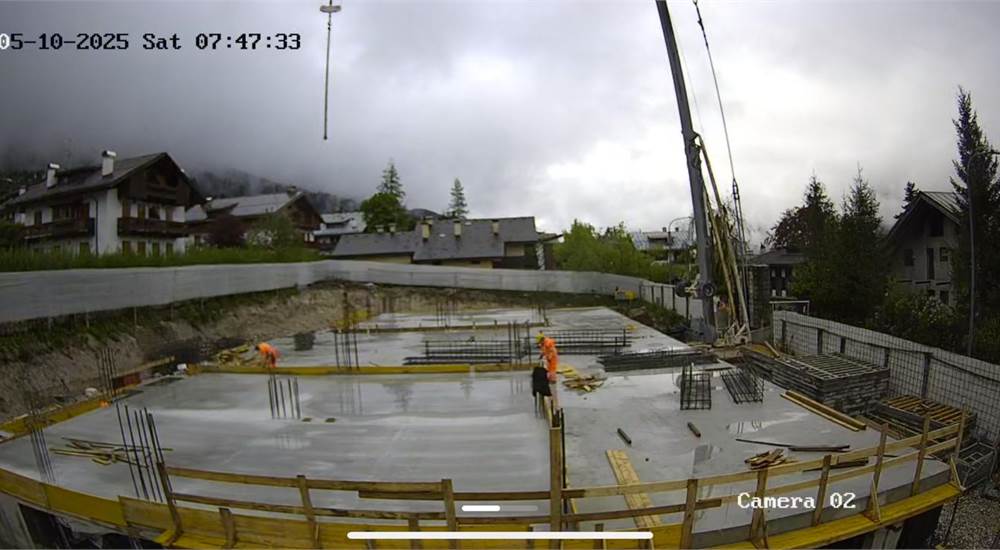Cantiere Le Baite del 4.5.25 Le prime colonne