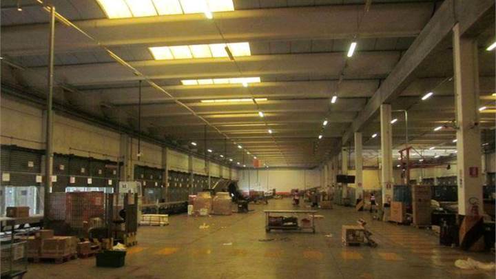 V1899 Cediamo Grande Logistica in zona  Brescia a Reddito Plaier 4*